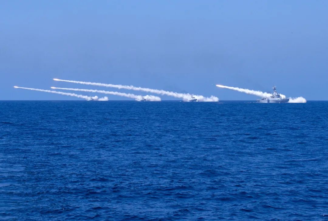 9种语言为海军庆生,这群"浪花白"真是拼了