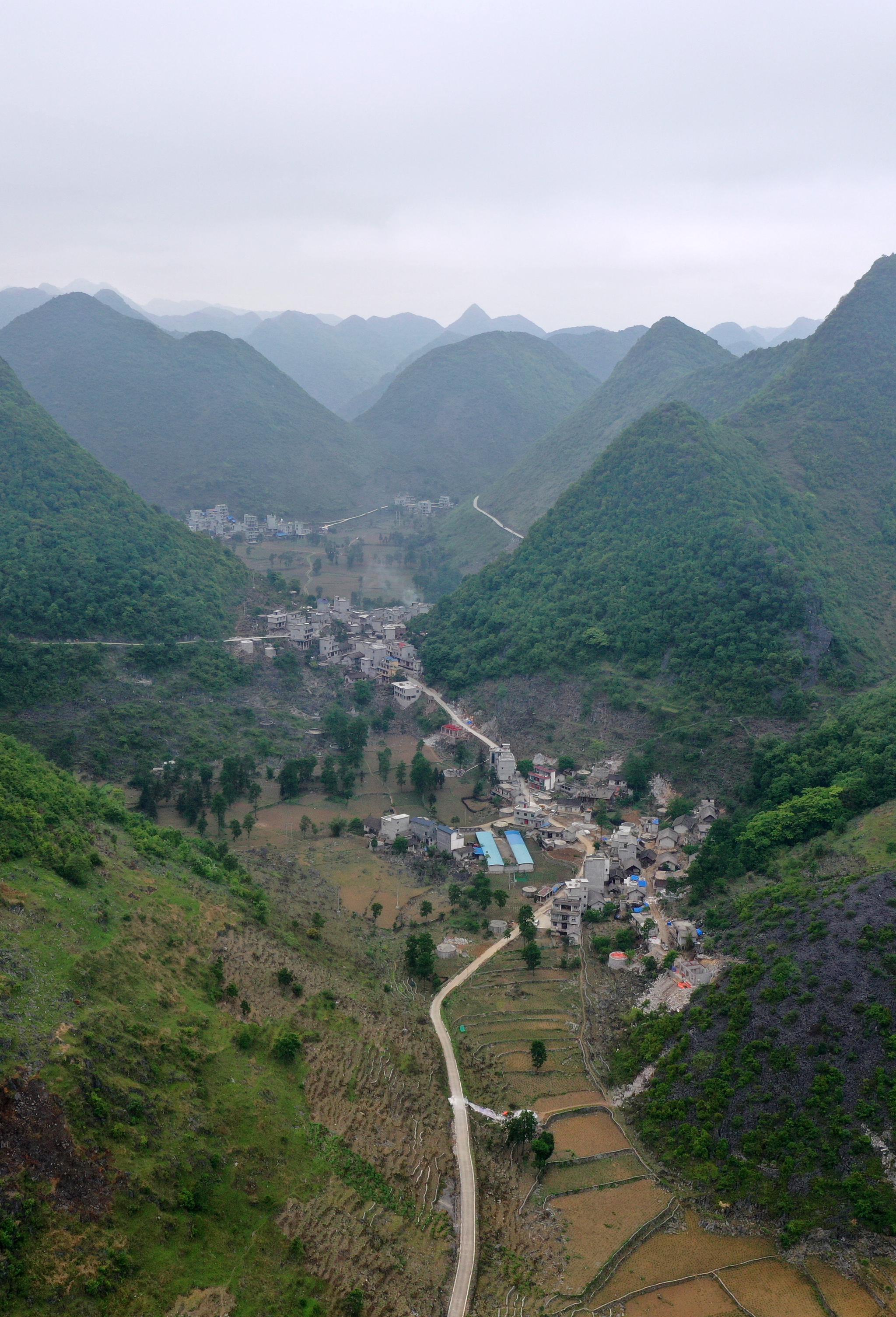 广西隆林:乡村纵横"脱贫路"