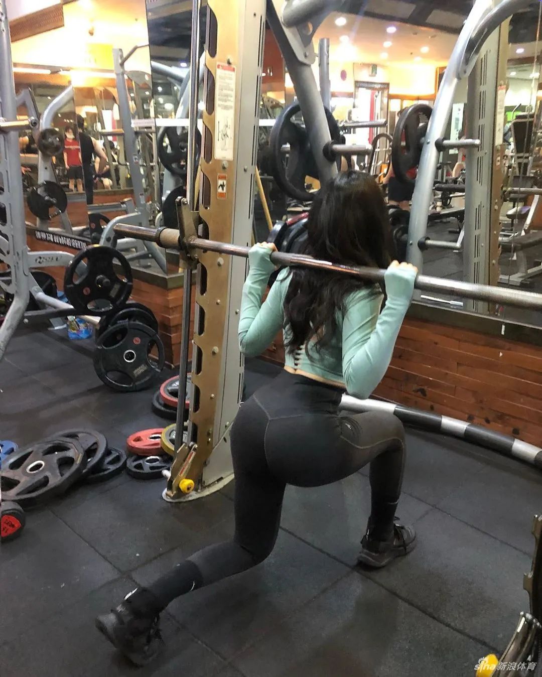 模特美女模特爱去健身这凹凸有致火辣魔鬼身材什么水平