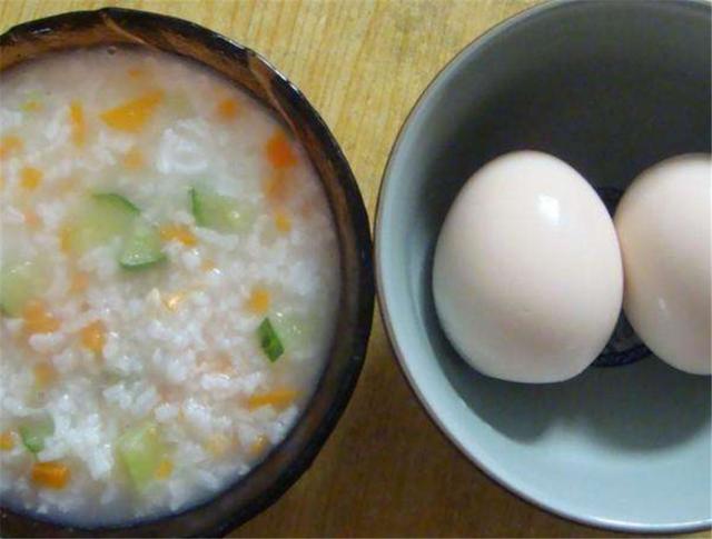 早餐吃鸡蛋喝豆浆的孩子,和早餐只吃粥的孩子,区别可不止一点点