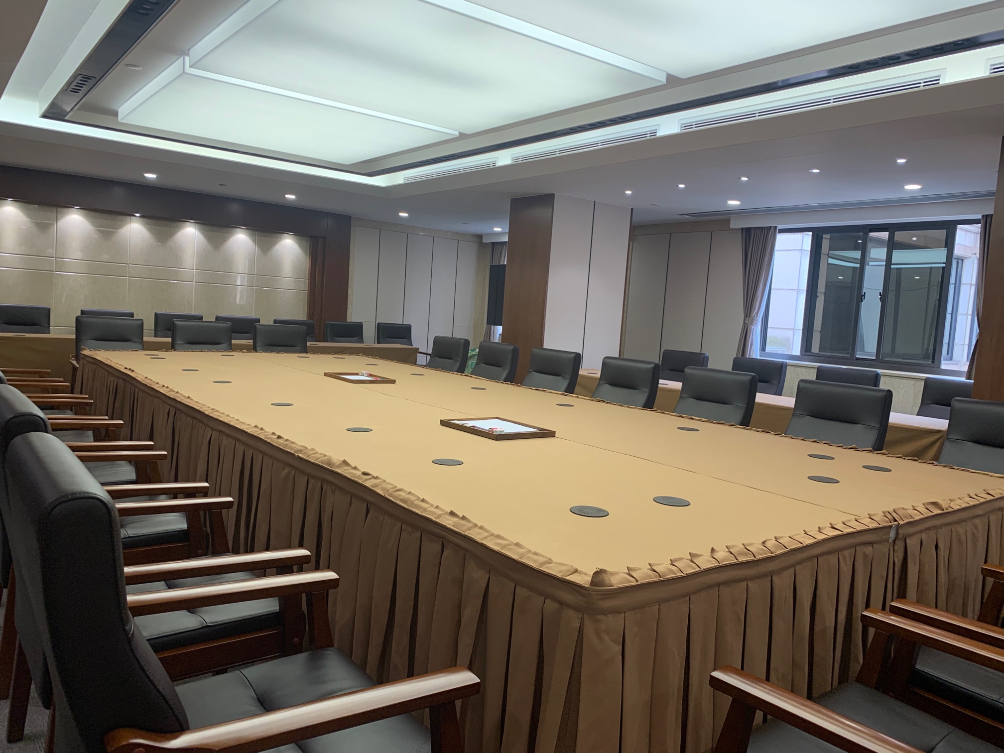 如何一手抓防疫一手抓卫生环境,记者探访上海市政府大楼