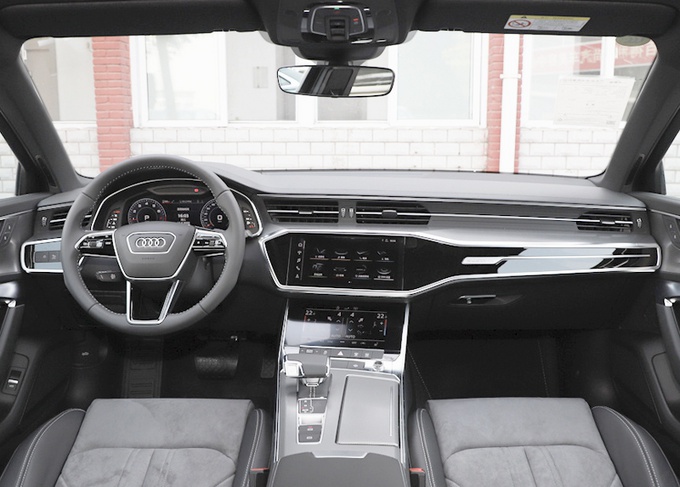 丐版增配不涨价！奥迪新款A6L，优惠8万起步，还考虑5系、E级？