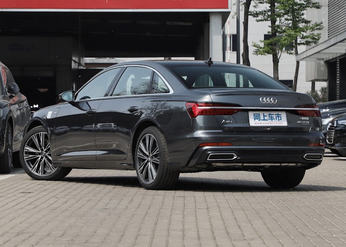 丐版增配不涨价！奥迪新款A6L，优惠8万起步，还考虑5系、E级？