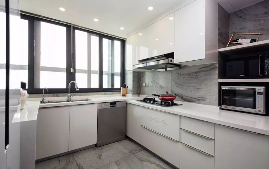 厨房柜门哪种好?这些款式多参考!|橱柜|门板_新浪新闻