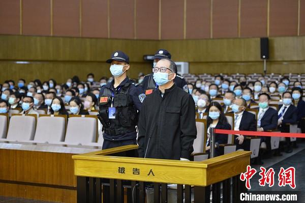 云南城投集团原党委书记许雷受审 被控受贿6529万余元