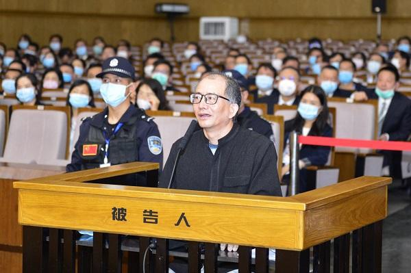 云南城投原董事长许雷受审：被指受贿6500余万，行贿秦光荣20次