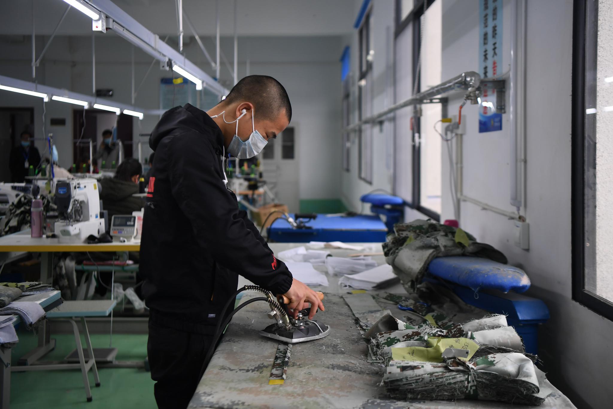 家门口的制衣工厂助力脱贫增收