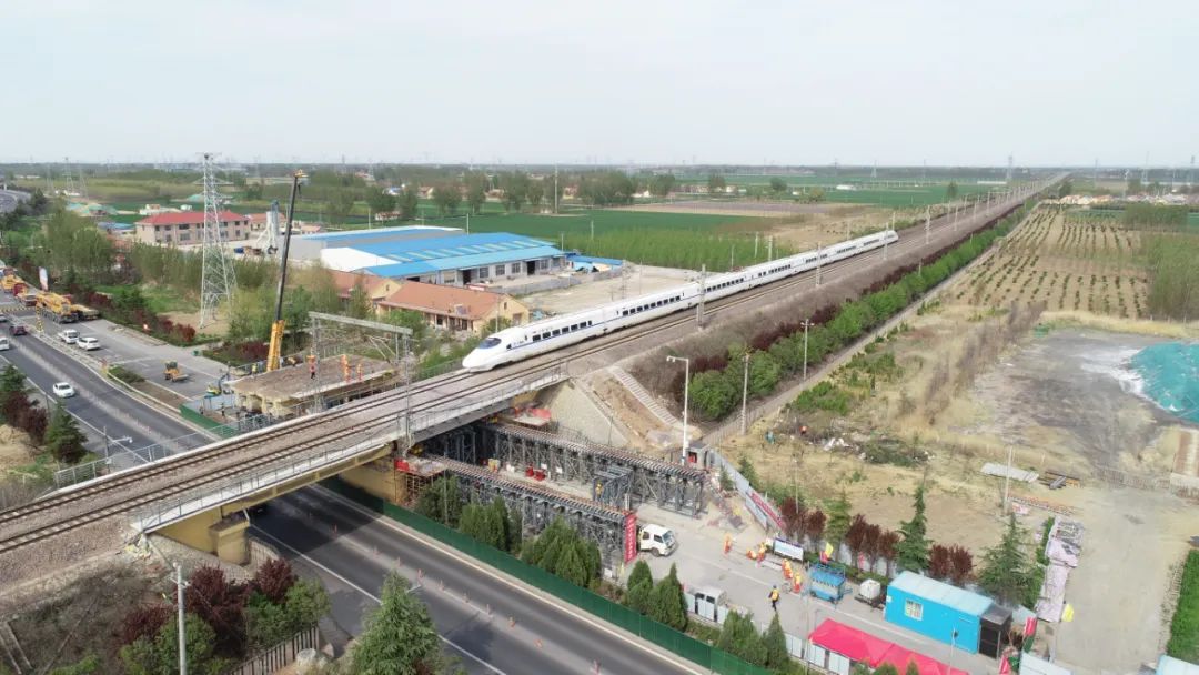 热点冲上热搜一夜间家门前的桥被调了个包网友刷屏666