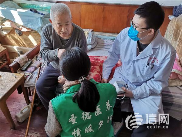 青岛首支居家照料指导志愿者团队服务上门接受预约