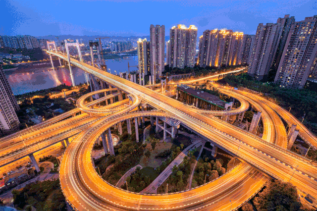 那去逛重庆,看实景裸眼4d