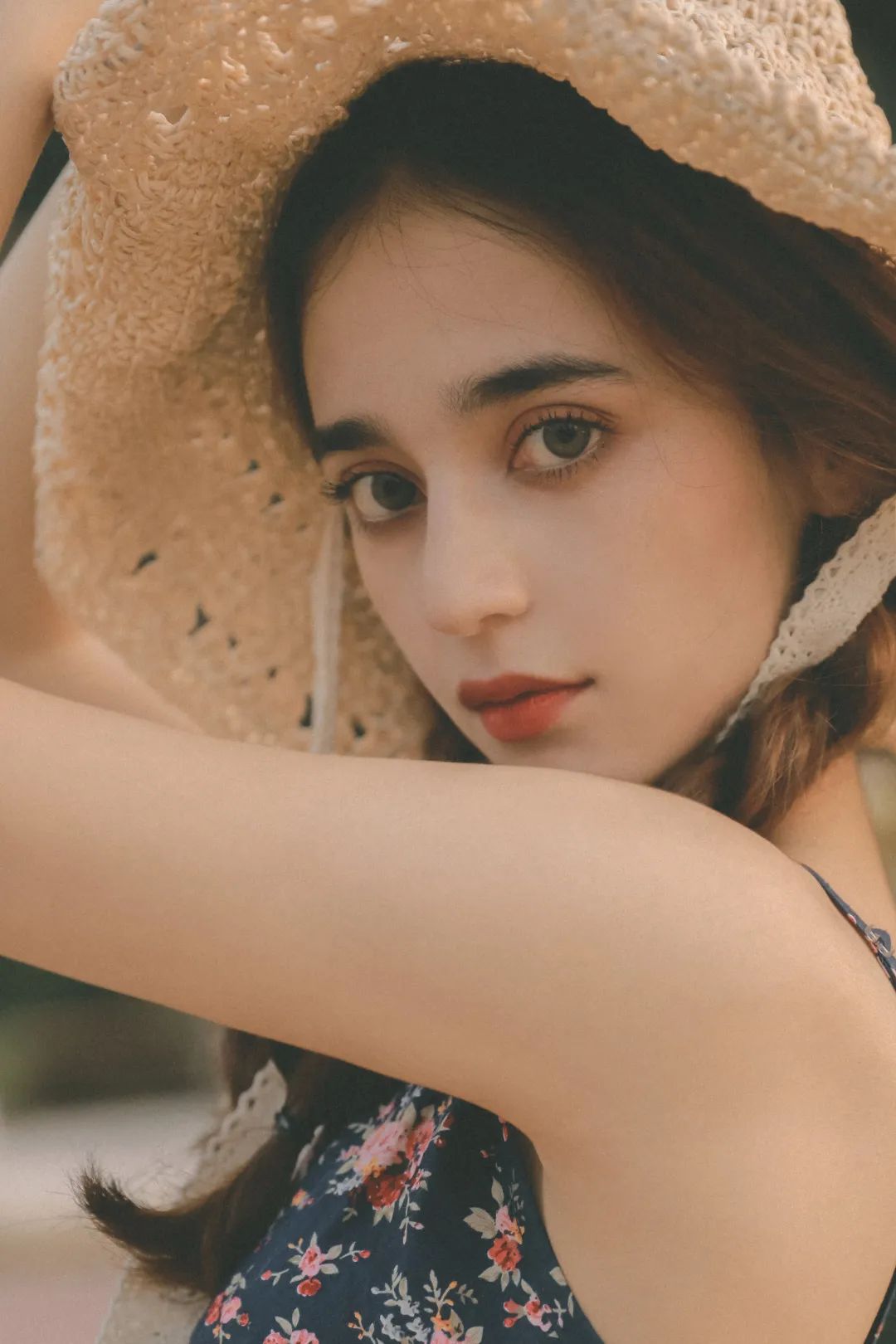 尼龙校花|油画少女出走记,新疆女孩麦迪娜的美丽进阶!