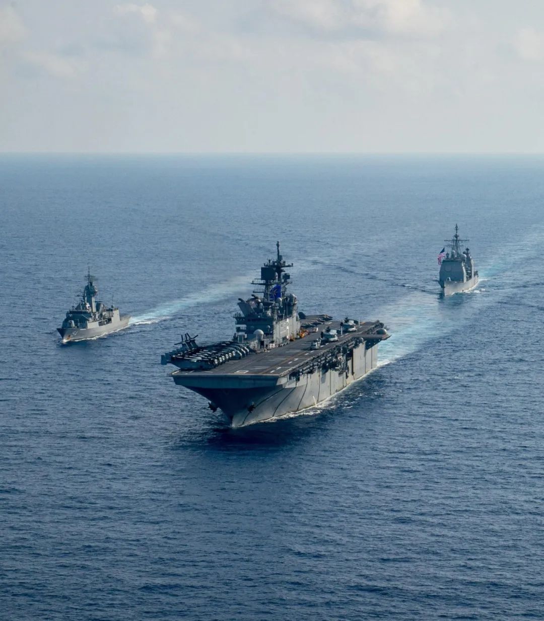 美军7艘航母战舰在南海集结 多次悄悄接近中国岛礁|黄岩岛|南海|航母_新浪军事_新浪网