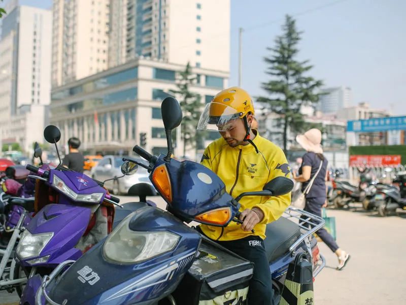 先活下去27岁外卖拳王因疫情做回骑手晚上做梦都在道歉