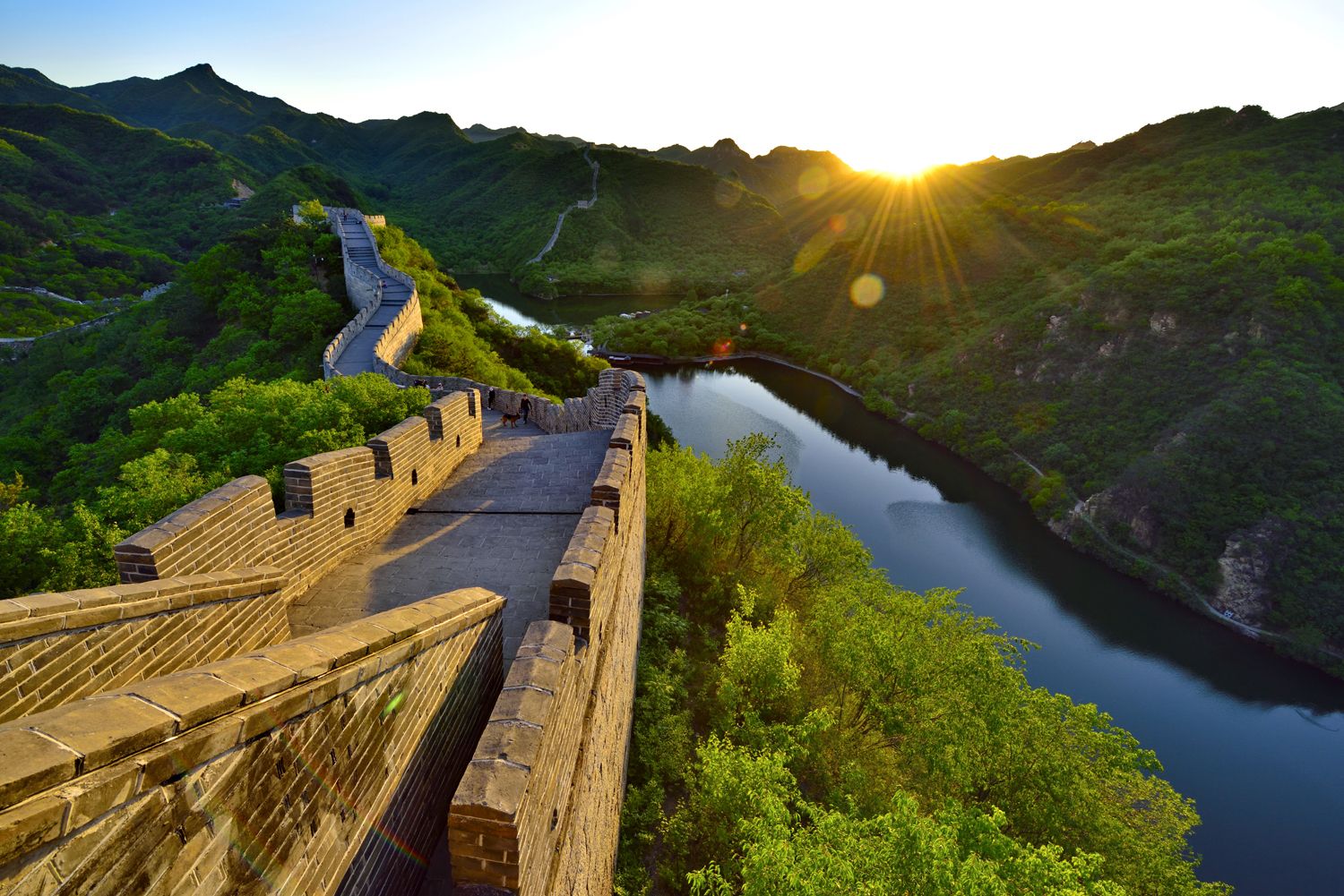 春末游水长城"四大奇观",看长城绕湖畔