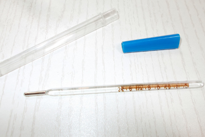 又发高烧,从国外回来,他发烧体温最高达到39.5℃.