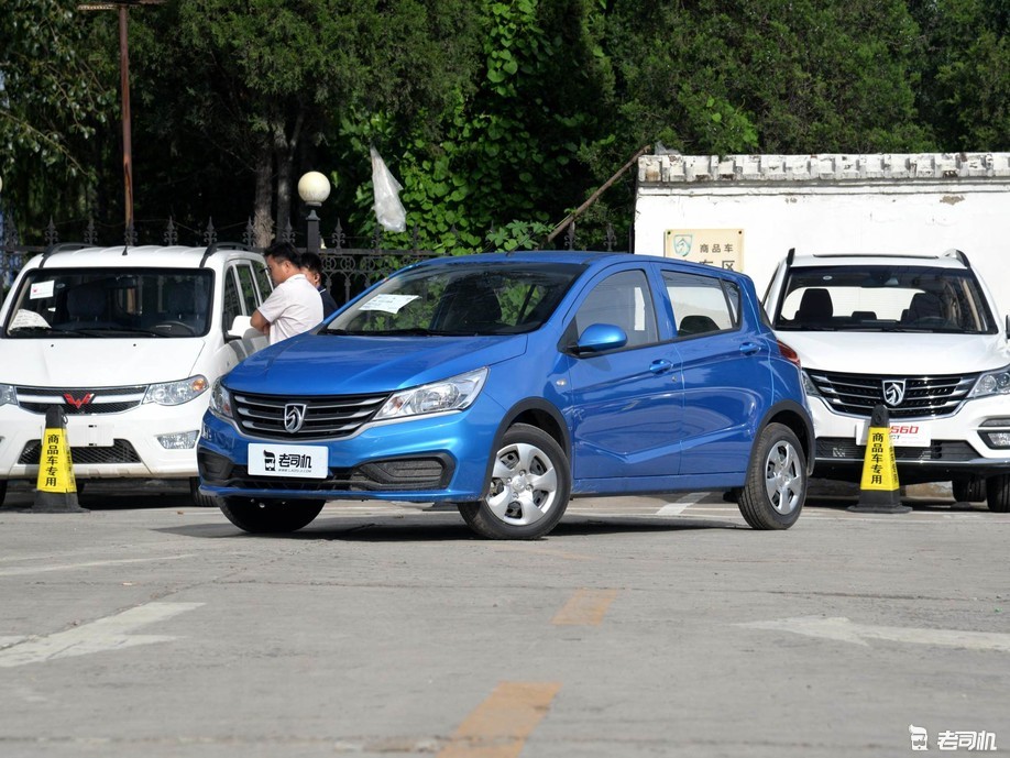 不到4万元也能买到合格的代步车 小哥带你看宝骏310