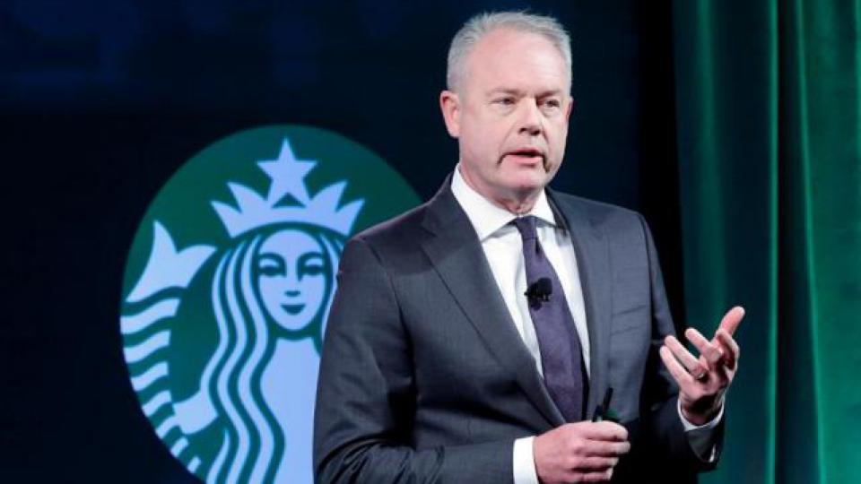 星巴克 ceo 凯文 · 约翰逊(kevin johnson)2019 年,星巴克 ceo 凯文