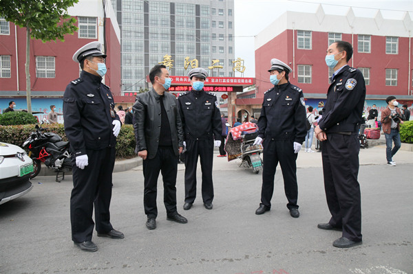 舞阳交警贴心护航学生复学|交警|交警大队|新冠肺炎_新浪新闻