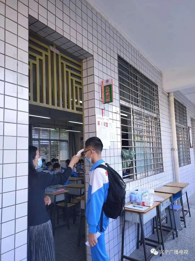 兴宁开学第一天现场;兴宁有人跳河,因为夫妻吵架?