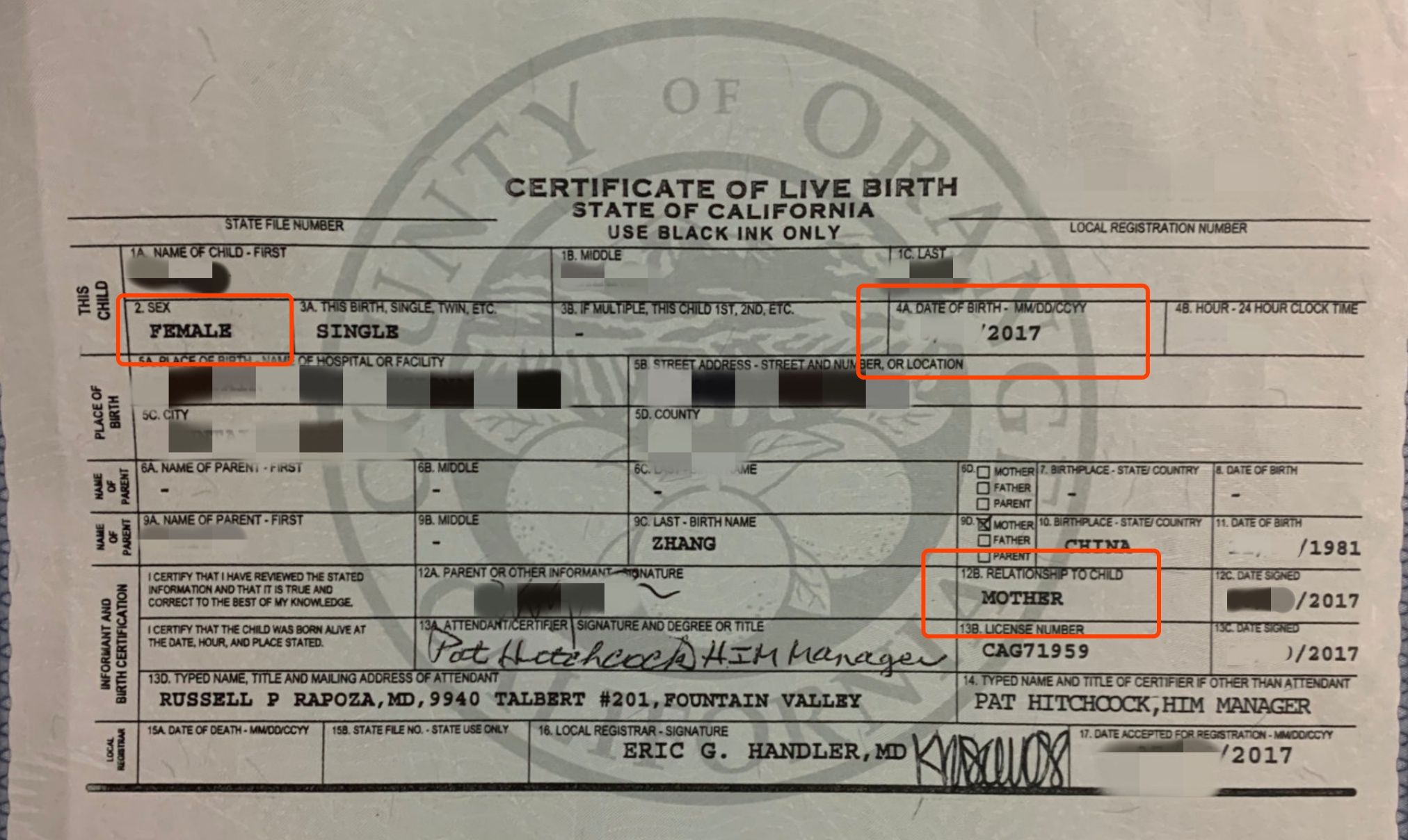 美国医院出具的《出生证明》显示，2017年6月28日，迪迪在美国生育一女，女儿的出生证明记载她为“母亲”。受访者供图