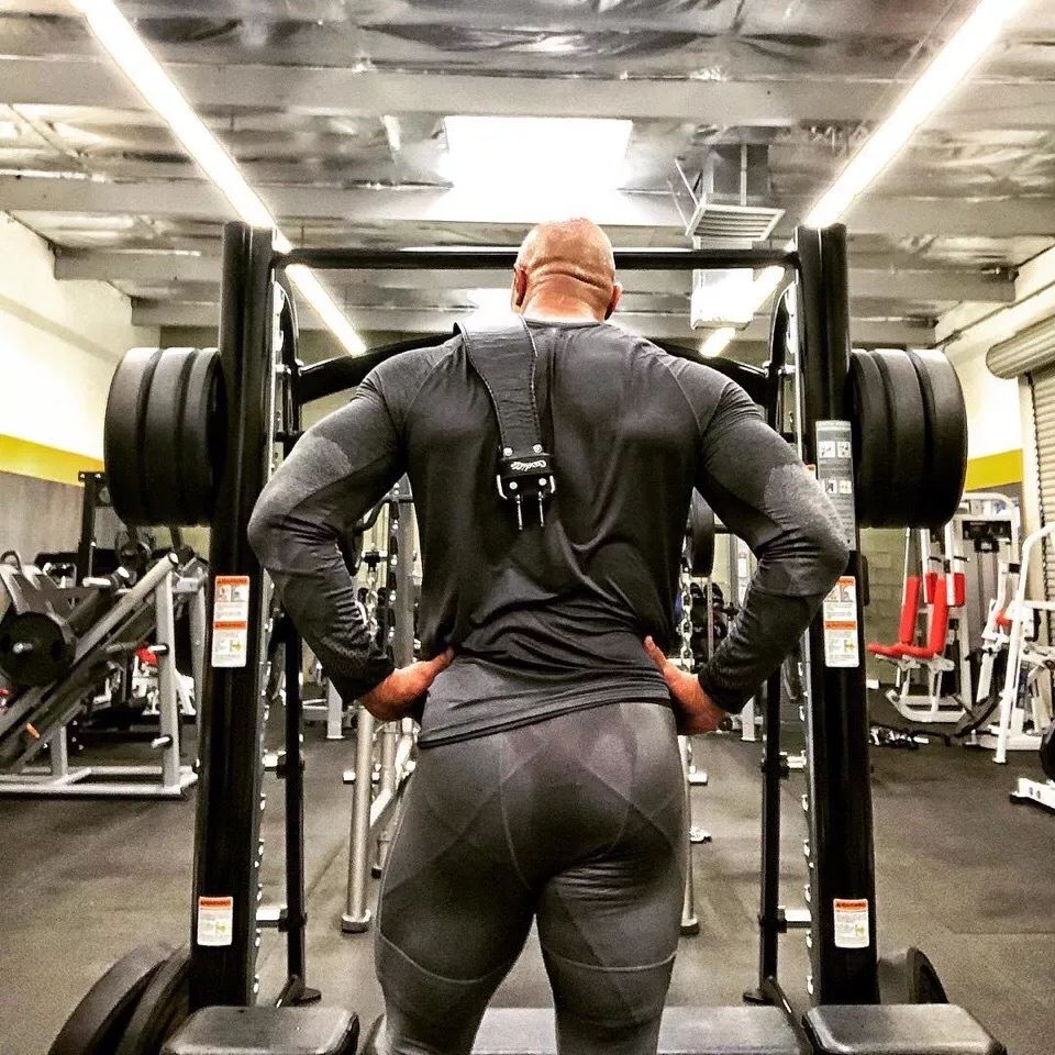 当初只有一个车库健身房 可如今 他还给弗罗里达州大宅健身房起了个叫