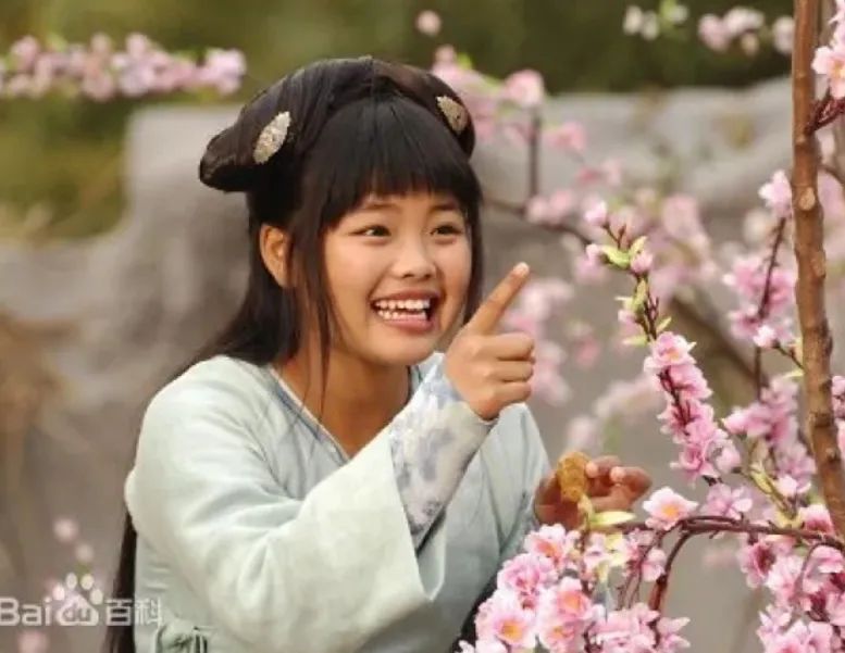 《都市六人行》里面出现了一下↓05年之后,她又客串了几部剧,扮演者王