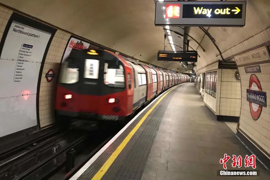 伦敦地铁黑线图片