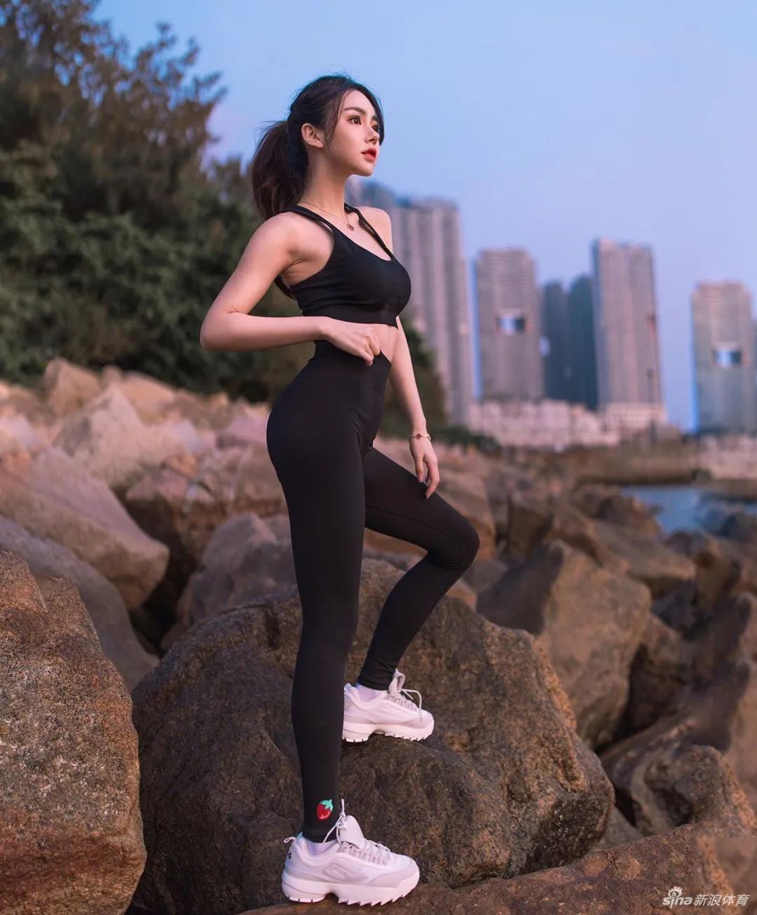 健身美女练出长腿翘臀火辣曲线!这魔鬼性感身材什么水平