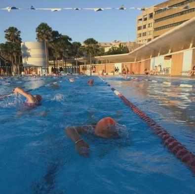 alfred泳池从人潮涌动变成人迹稀疏,这一切只发生在几日之间.