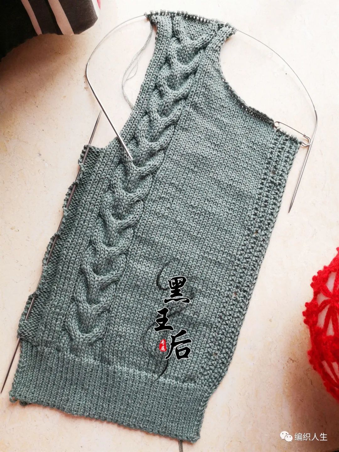 绿缘无需另挑织门襟的女士棒针羊绒麻花开衫有编织说明