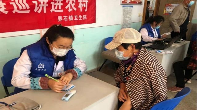 威海市文登区界石卫生院战“疫”路上战“贫”稳行