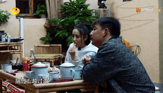 鞠婧祎一口面包嚼30下明星的吃法真的健康吗