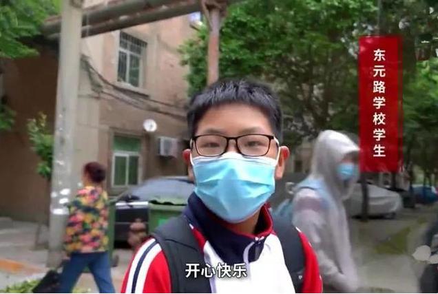 神兽 归笼心情好 宝妈送孩子返校后哈哈大笑 这届家长太真实 新冠肺炎 新浪新闻