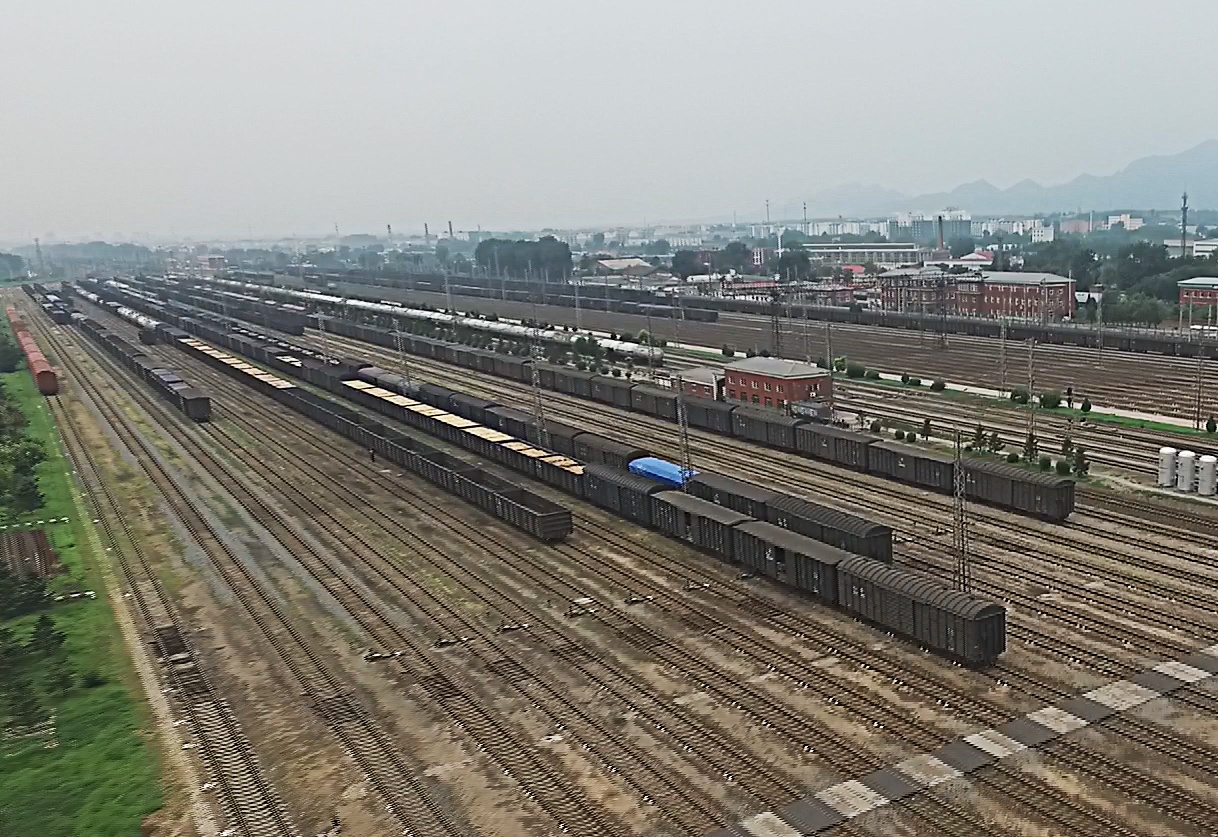 山海关站货运忙 东北经济活力渐增