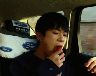 鞠婧祎一口面包嚼30下明星的吃法真的健康吗