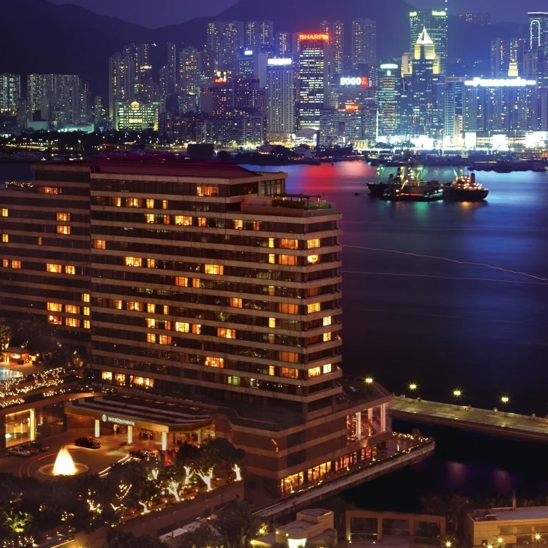 俯瞰维多利亚港的香港洲际酒店 图源：香港洲际酒店官网