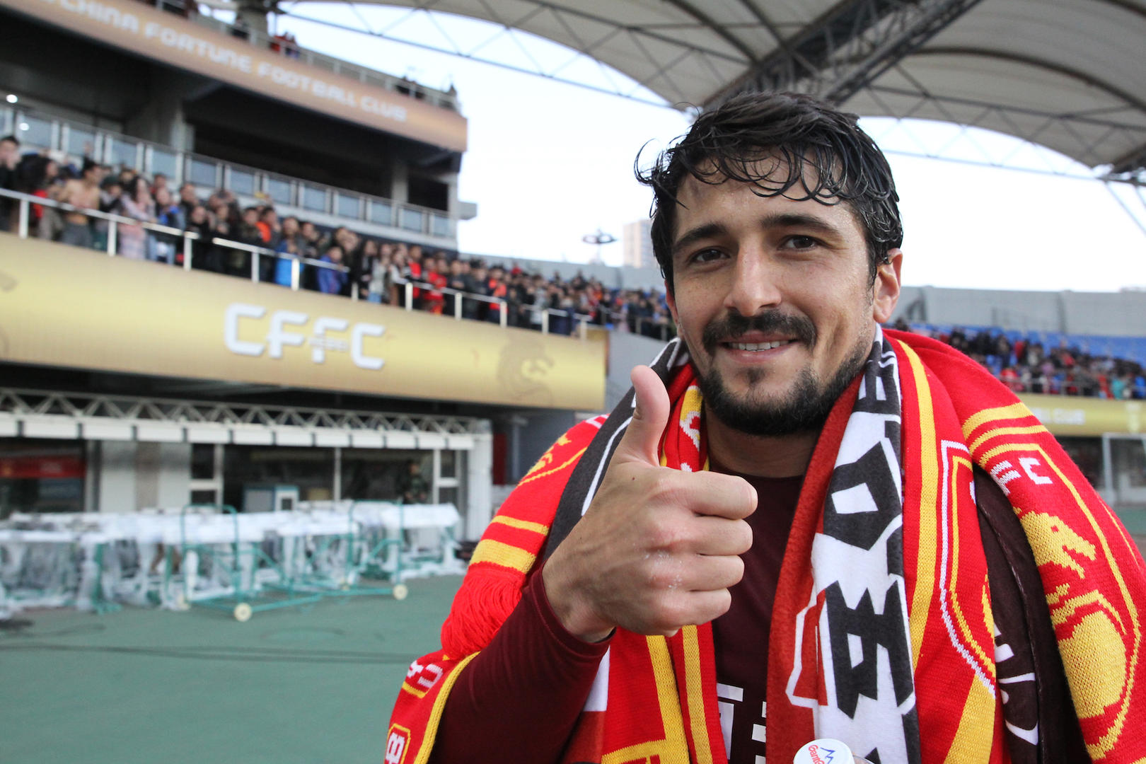 洛国富原名阿洛伊西奥.现年32岁的他出生在巴西,体重78kg身高1.