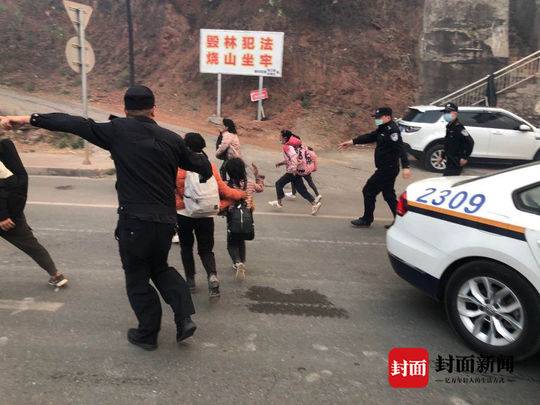 不漏一村不漏一户 公安部门疏散转移1万多群众