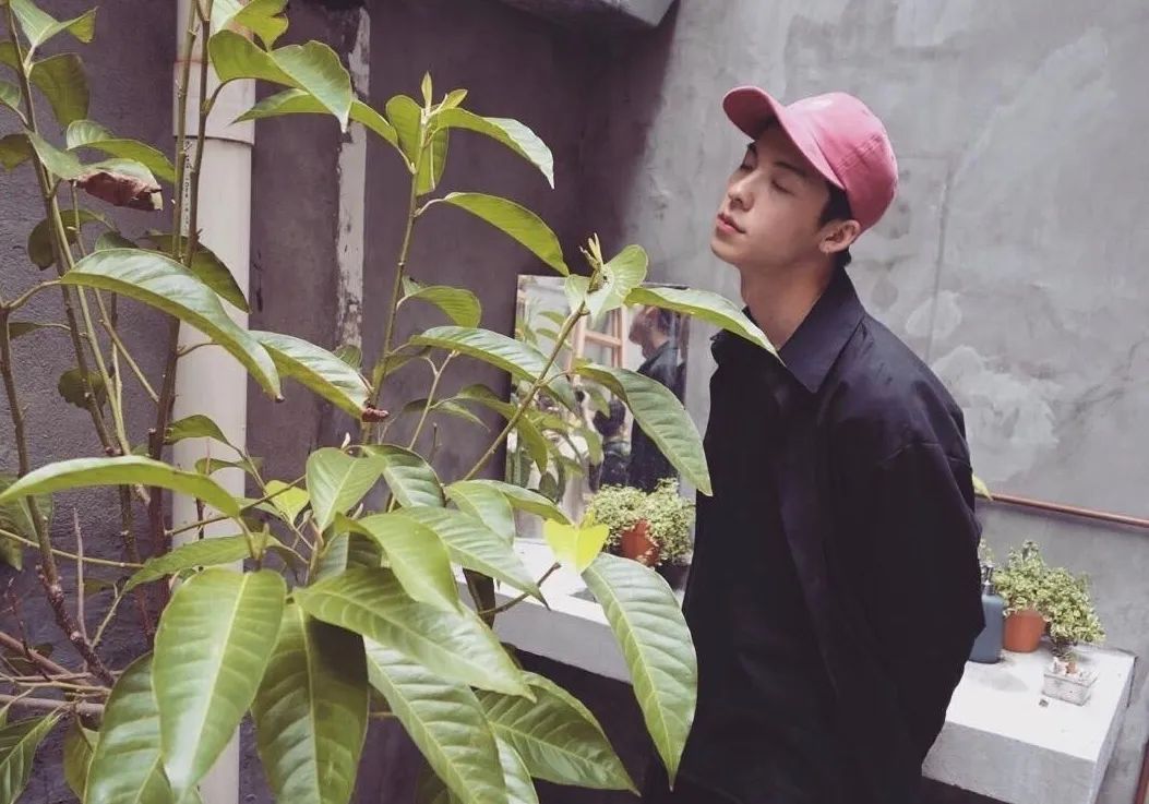 男生穿粉色很娘3步驾驭这个猛男色