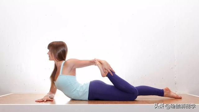 5 个瑜伽体式拉伸大腿前侧,疏通经络,塑造腿型有秘诀