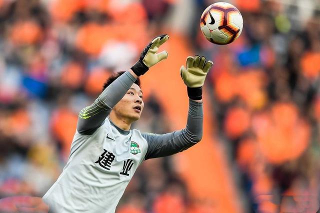 他白菜价加盟建业,如今已成球队后防大腿,未来有望冲击国家队