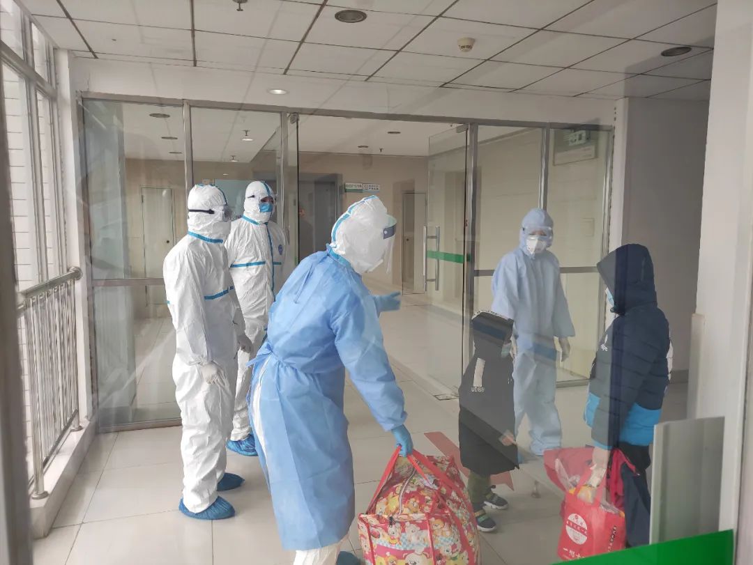 24小时!揭秘肇庆隔离病区的"日与夜",太真实了!