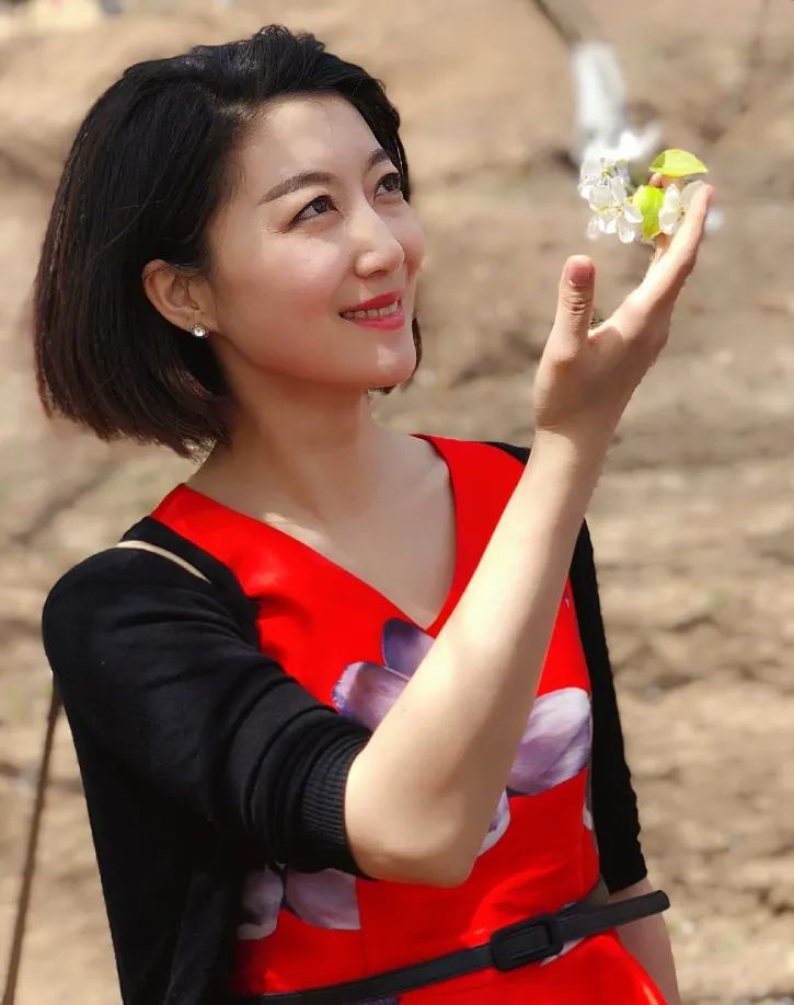 柳婷:生活像面镜子,你对它笑了吗?