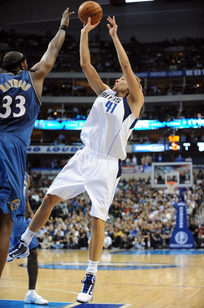 今日图集德克诺维茨基招牌后仰