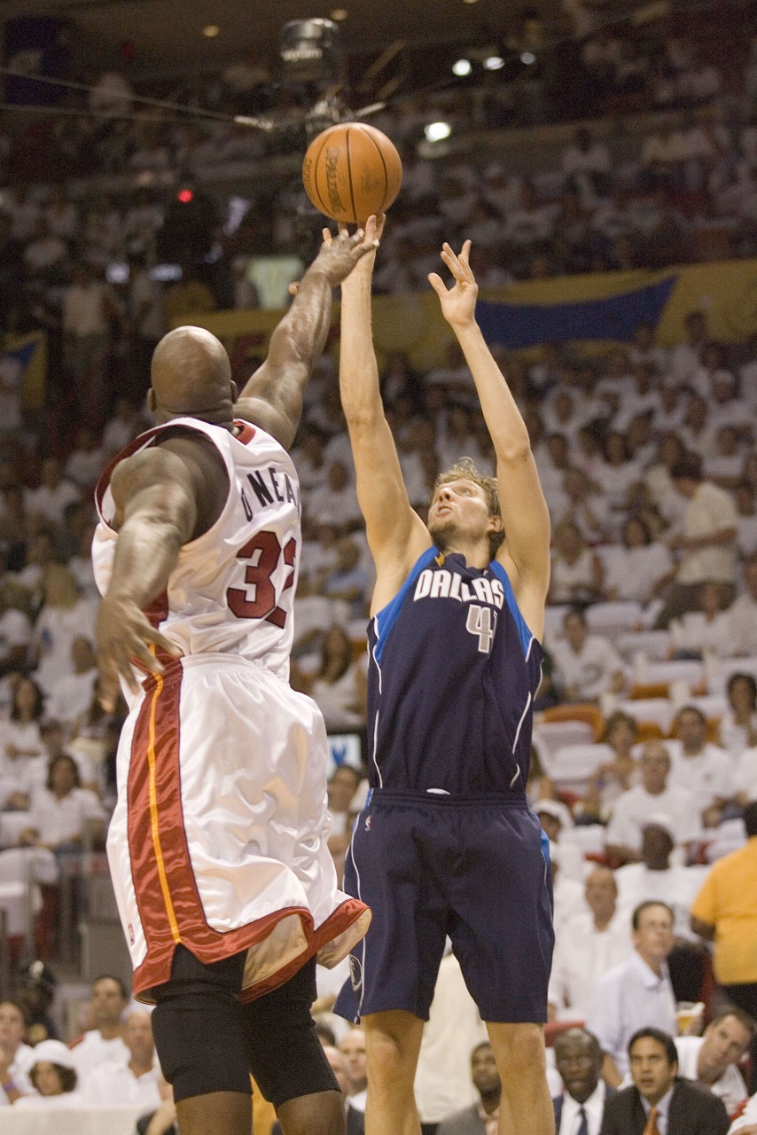 今日图集德克诺维茨基招牌后仰