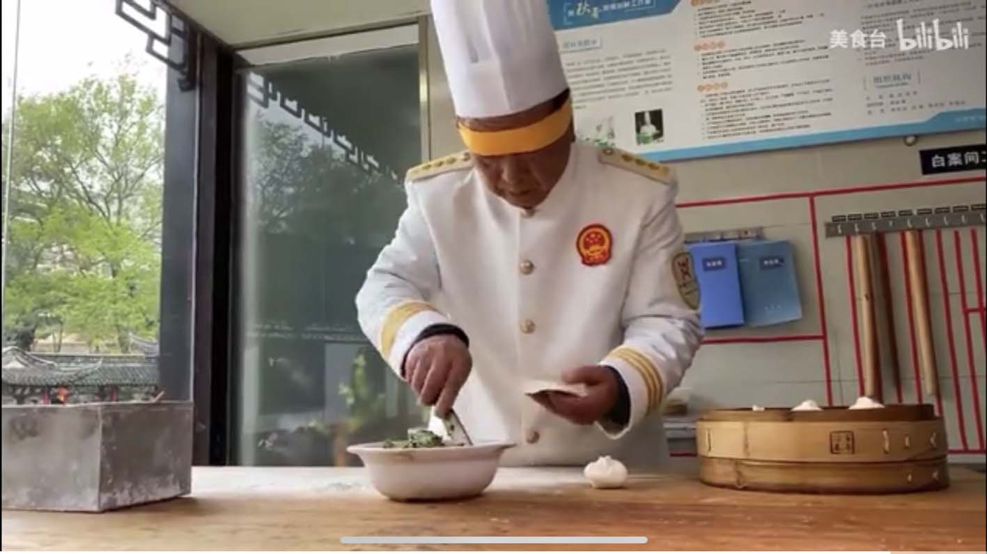 扬州面点大师 直播蒙眼反手包包子