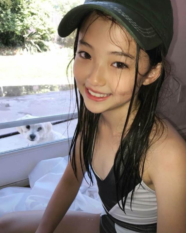 12岁童模成熟照引热议性感的身材才好看女孩审美观被妈毁