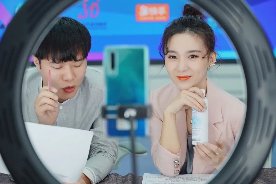 首场直播济南广电主持人小紫妹