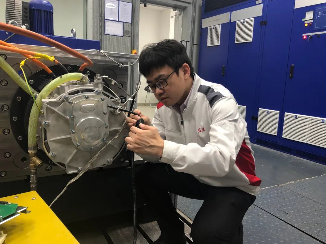 坚守研发一线,90后工程师共圆"汽车梦"