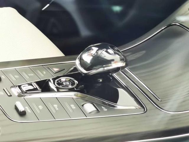 比亚迪汉到店实拍，果然没让人失望，实车比照片更好看